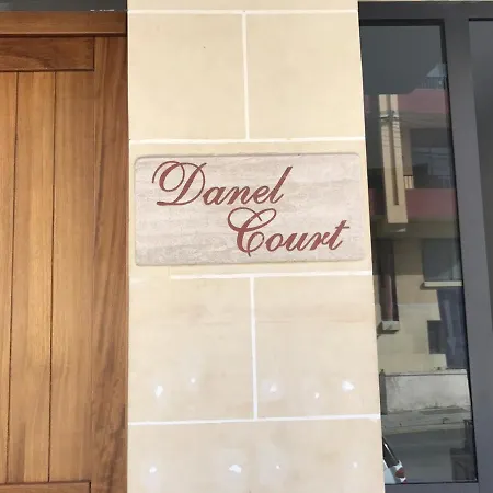 Let Me Host -danel Court * Gzira