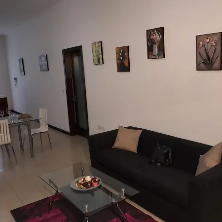 Let Me Host -danel Court Apartment *