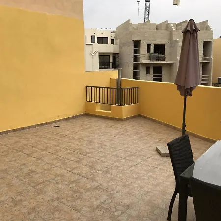 Let Me Host -danel Court * Gzira