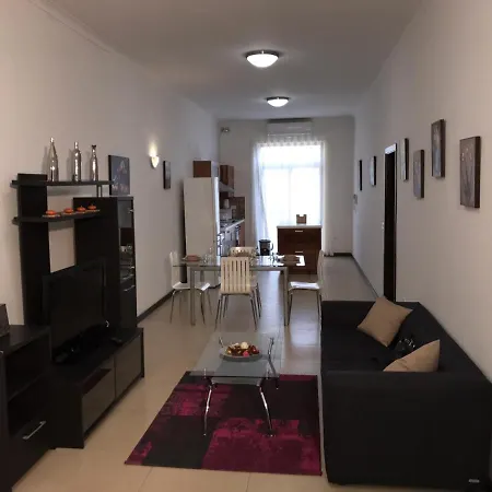 Let Me Host -danel Court * Gzira