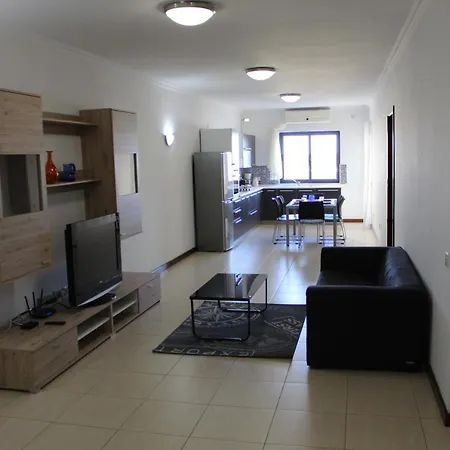 Let Me Host -danel Court Апартаменты *