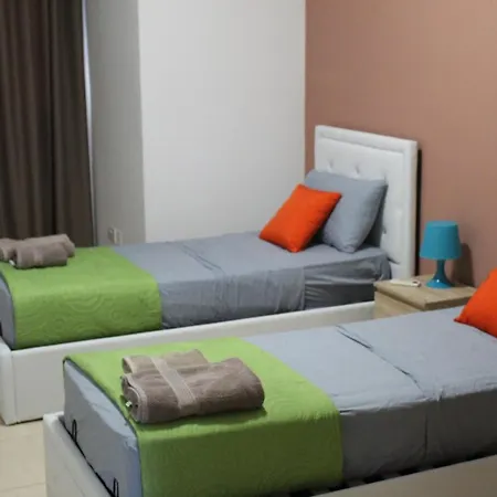 Let Me Host -danel Court * Gzira