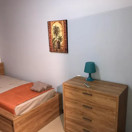 Let Me Host -danel Court * Gzira