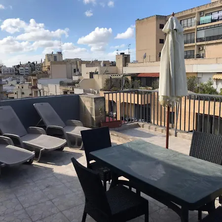 Let Me Host -danel Court דירה