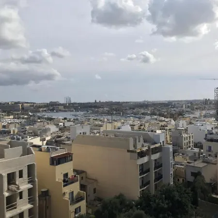 Let Me Host -danel Court דירה